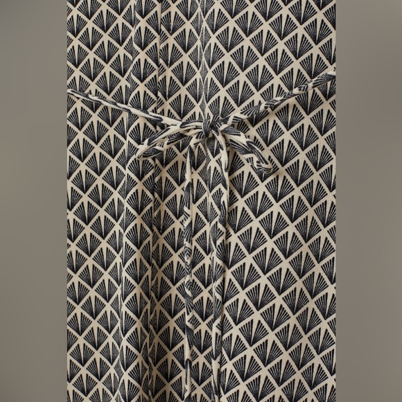 H&M Patterned Short Sleeve Dress XS - Picture 9 of 9